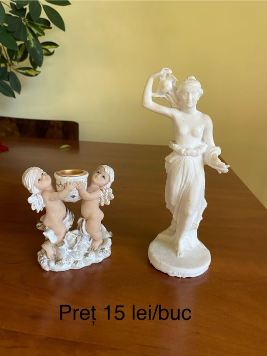 Bibelouri din portelan si sticla.