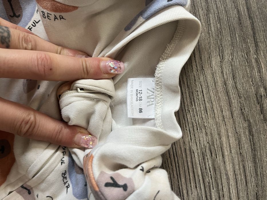 Бебешки ромпъри на HM и Zara