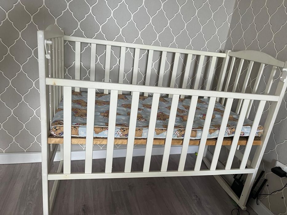 Продам детскую кроватку