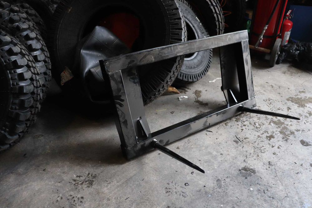furca baloti prindere euro cu tepuse de 110 sau 80 cm distanta intre tepuse de 75cm sarcina 220kg incarcator frontal case fendt john deere deutz fiat