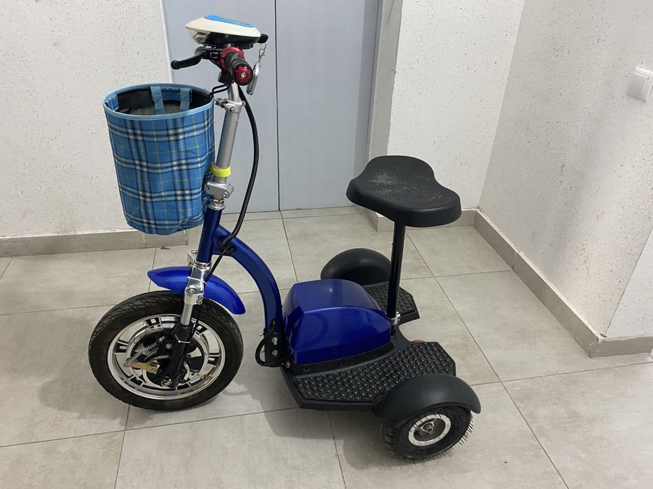 электроскутер трехколесный