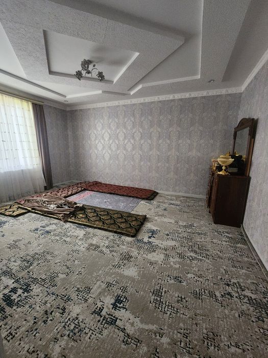 Uchaska arendaga beriladi 8 hona 2 etaj+podvol