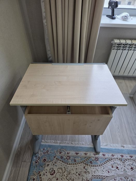 Стол- трансфомер для школьника.