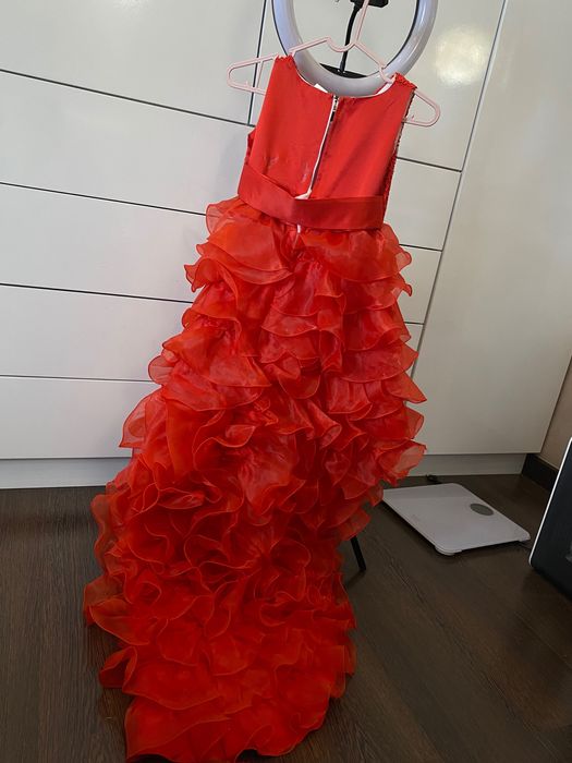 Детское платье со шлейфом