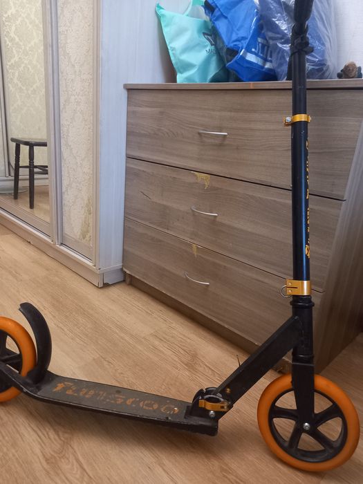 Продам самокат.В хорошо состояние.