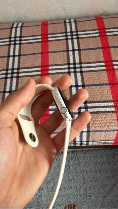 apple watch se 40мм  в идеальном состояние