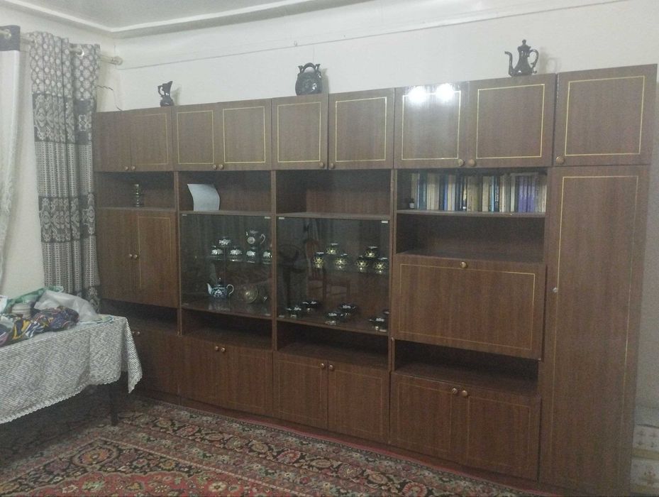 продаётся стенка разм: 3.8м. высота 2,2м. Стенка  3,8м,баландлиги 2,2м