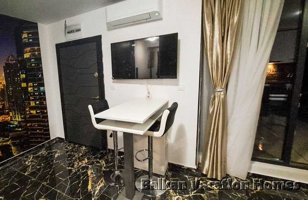 Spacious three-room luxurious apartment on the beach in Obzor