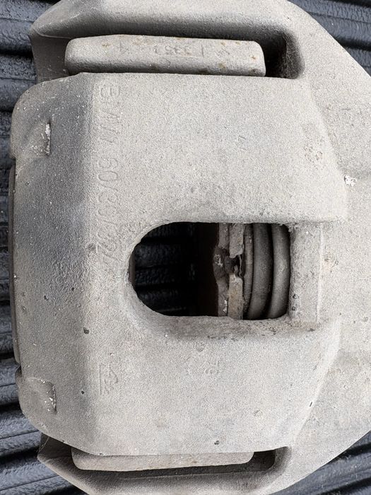 Спирачни апарати БМВ е60 530i за !