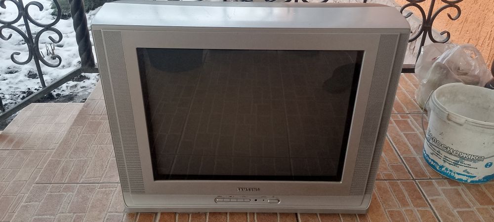 Телевизор рабочий в очень хорошем состоянии