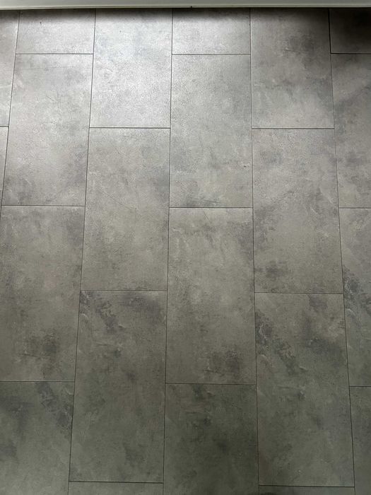 Винилова настилка тъмно сива