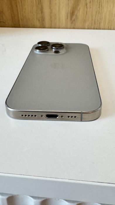 Продам iPhone 16 pro