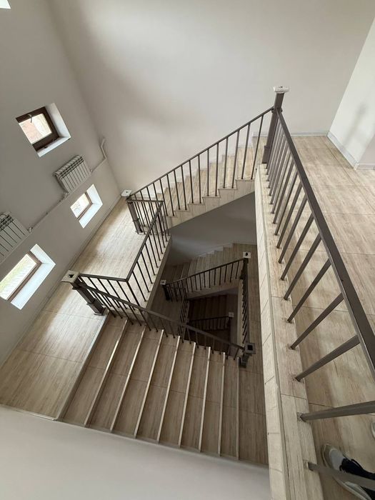 Сагбан -Нурафшон.  Аренда 1200 м2. Гостиница, клиника, офис.