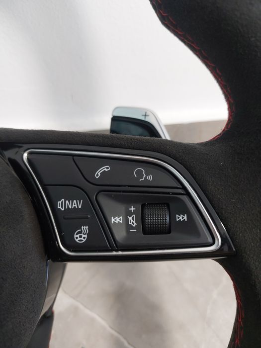 Volan sport Audi RS NOU - Alcantara, Padele, Incalzire, Cusaturi rosii