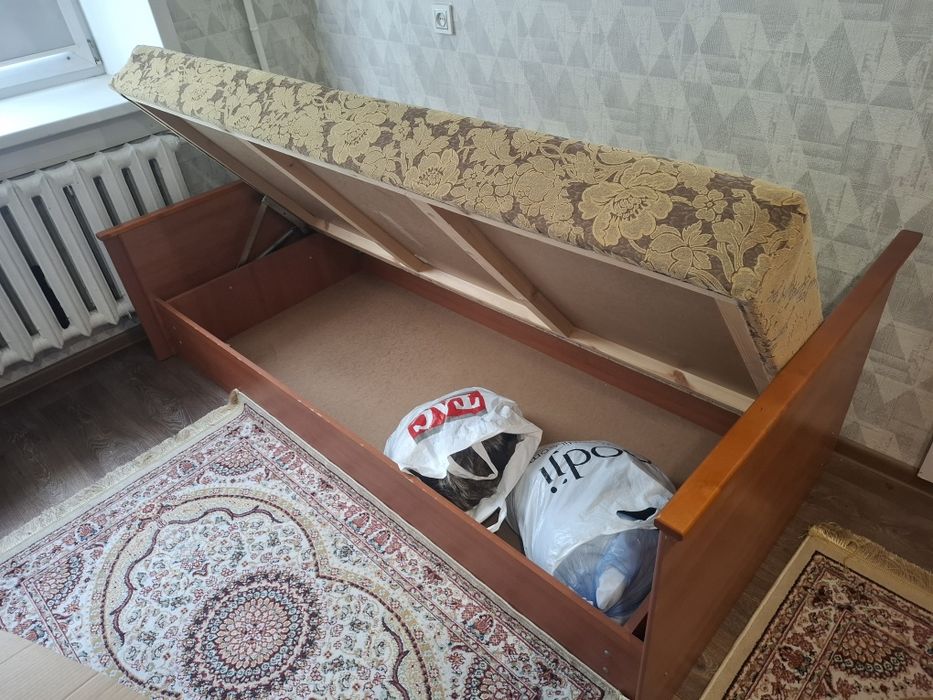 Кровать ниша внутри