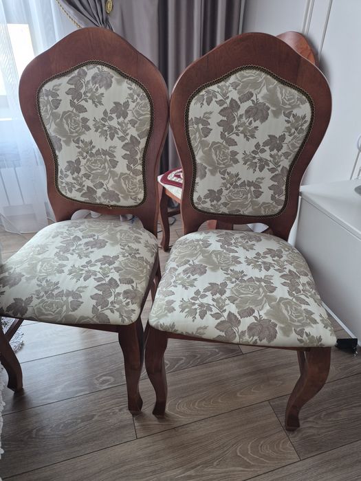 Продам стулья натуральные дерево дуб