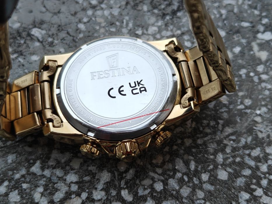 Ceas Festina Chronograph Auriu – 10 ATM, stare excelentă