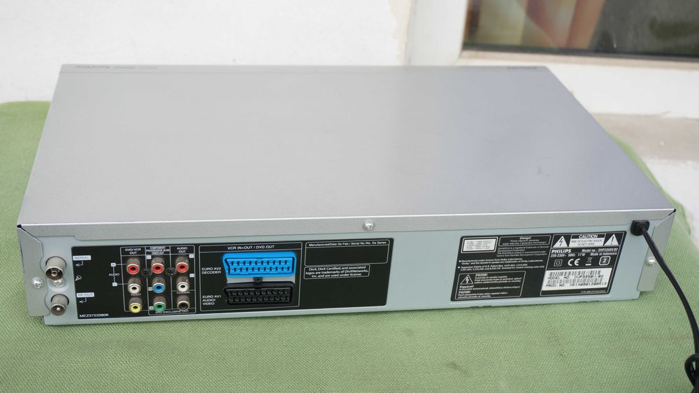 Video recorder VHS combo cu DPD player PHILIPS DVP-3350 stereo Hi-Fi