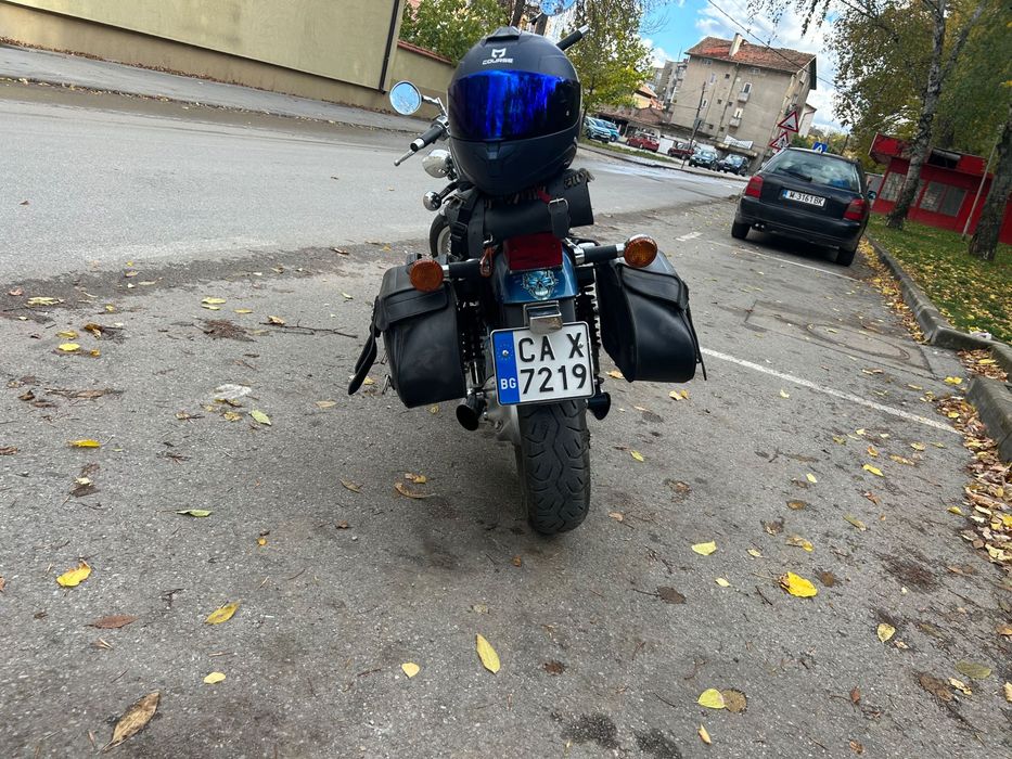 Suzuki intruder VS800