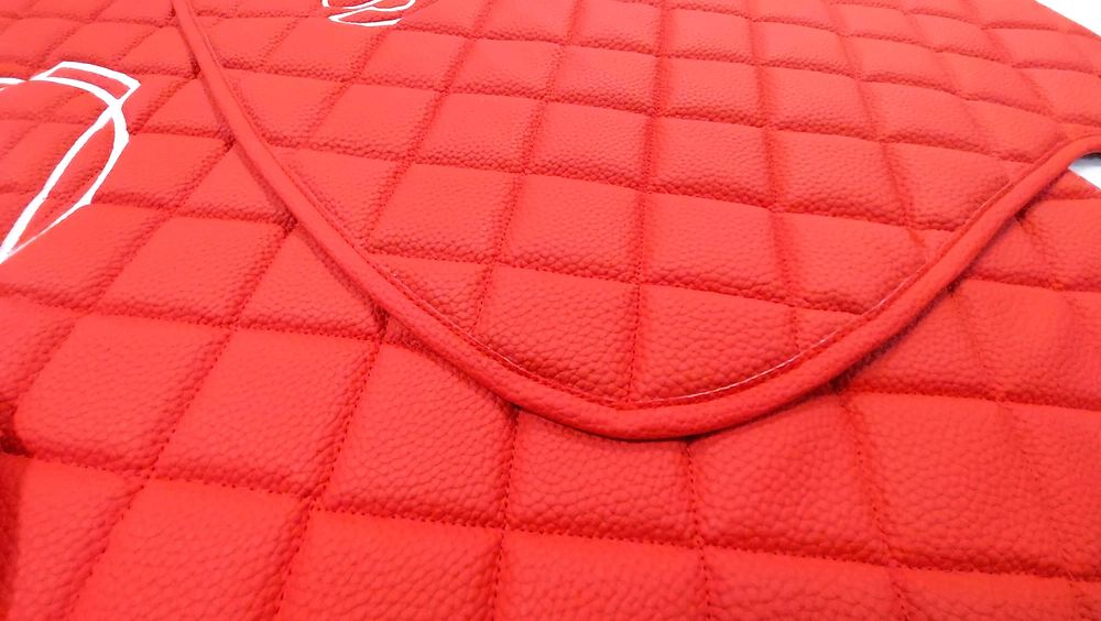 Кожени стелки червени за SCANIA R 2010-2016 година три бродирани лога