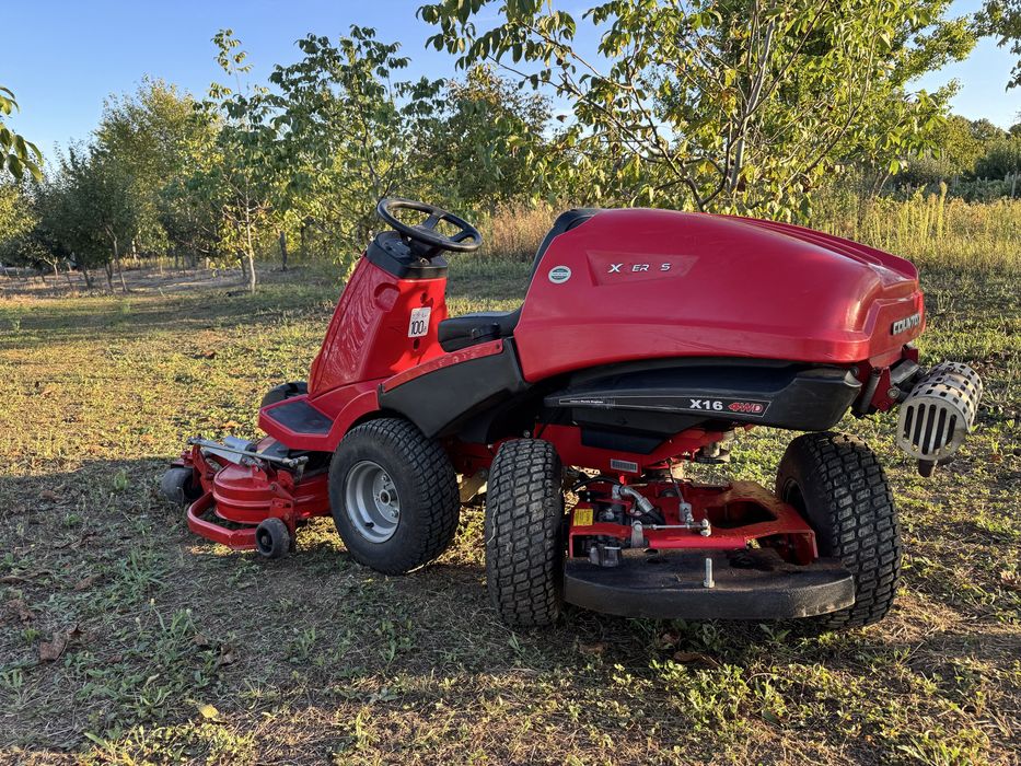 Tractoras  profesional de tuns iarba/gazon Countax X16 4WD 4x4 – Honda V-Twin 16 CP – masă frontală 112 cm