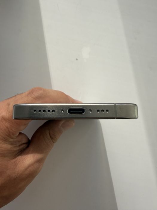 iPhone 15 pro 128 gb