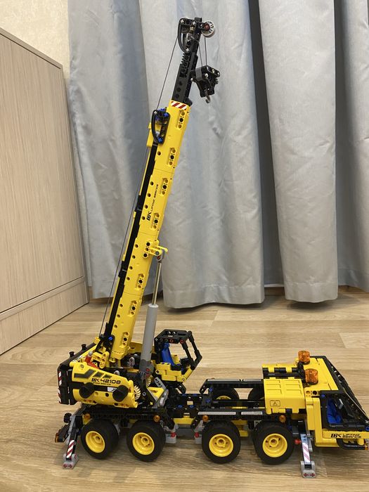 Продам LEGO TECHNIC мобильный кран 42108