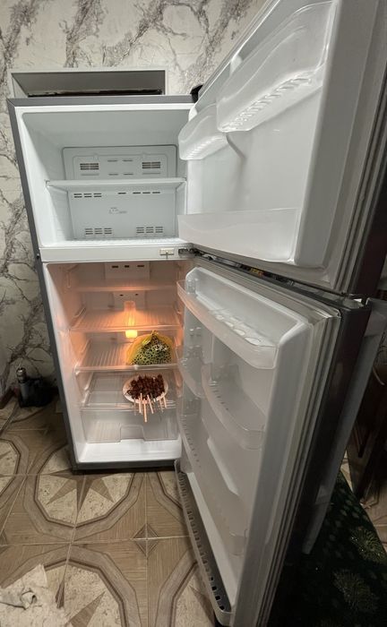 Продаю холодильник