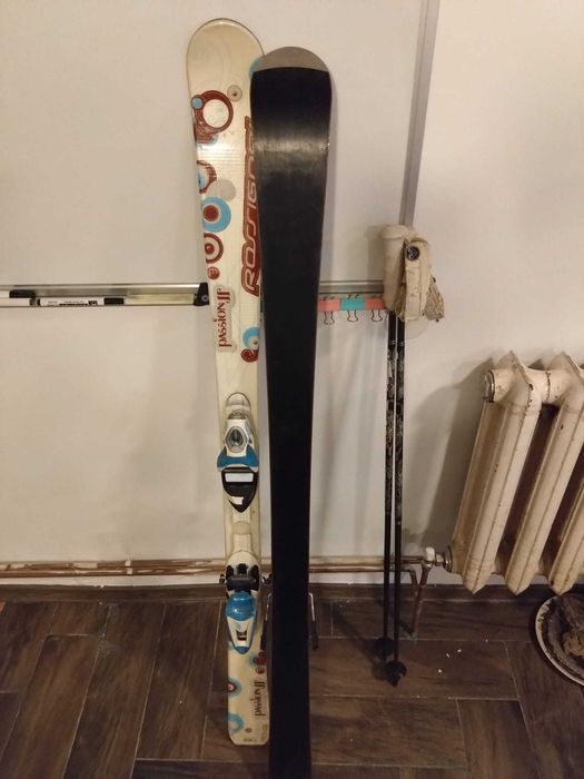 Schiuri Rossignol, cu legături- 145 cm, clăpari Roxi, 39 + bețe