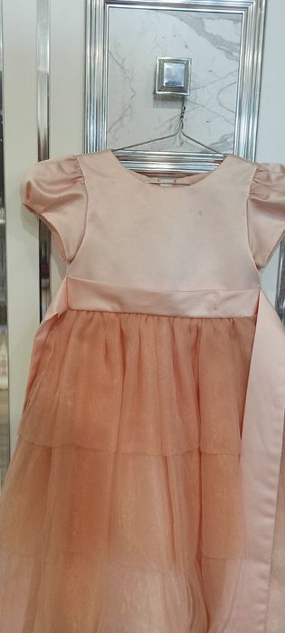 Продам платья по 1 шт