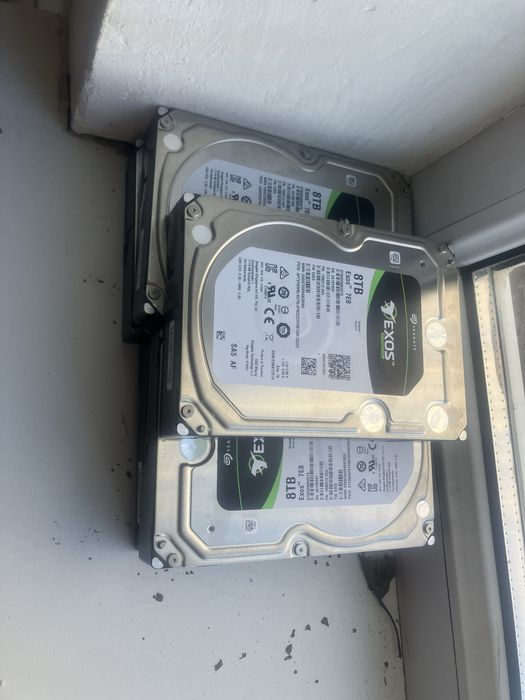 Жесткий диск  8 тб