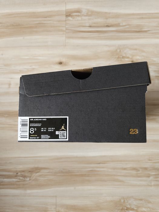 Оригинални мъжки кецове Nike Air Jordan 1 Mid White Pollen Black