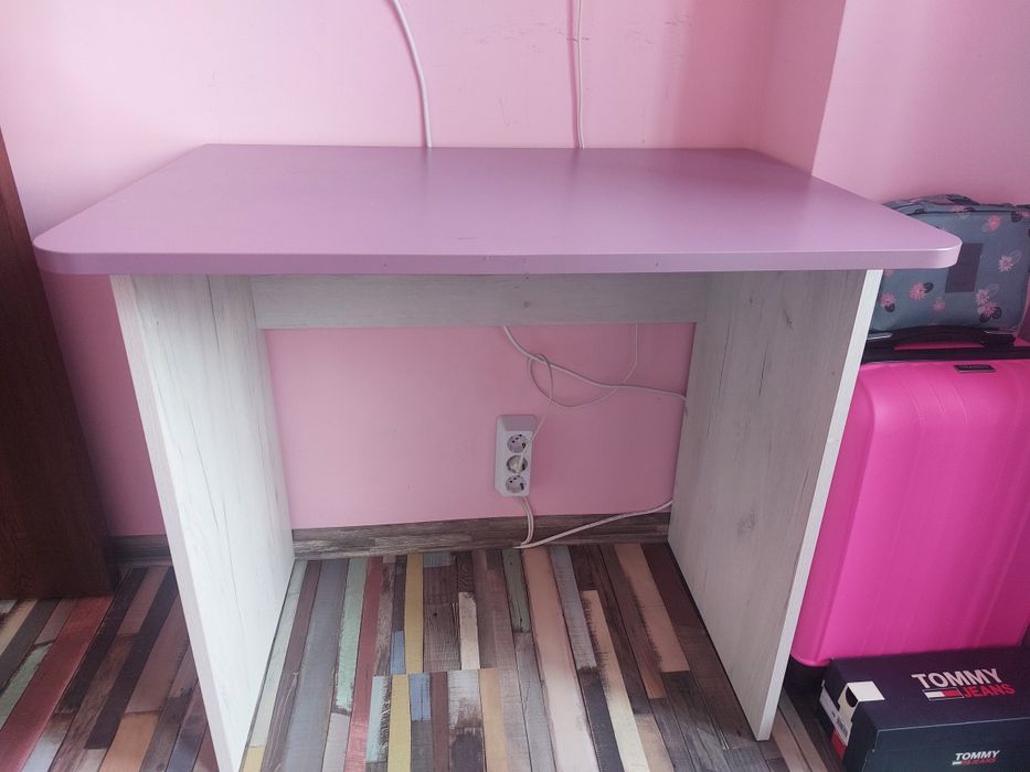 Детско бюро в лилаво