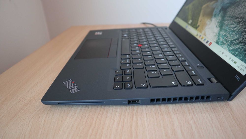 Lenovo ThinkPad T14s 2 Gen / AMD Ryzen 5650U/ SSD 256GB/16GB