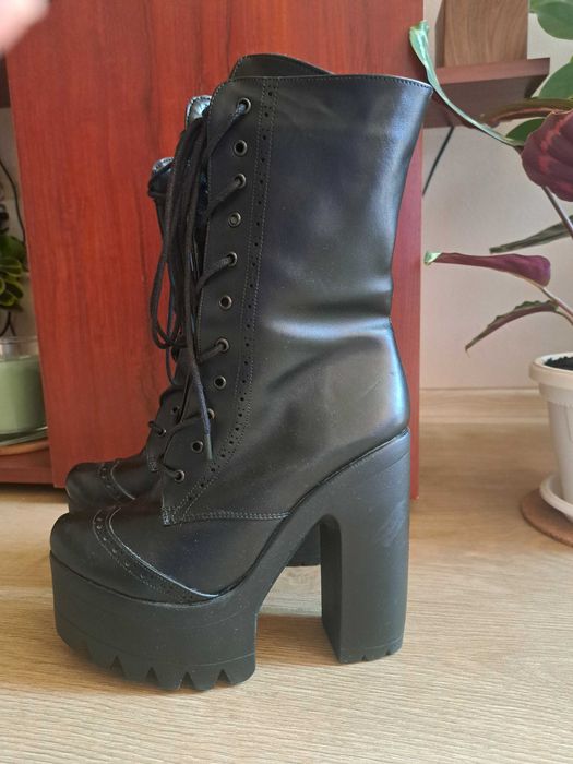 Дамски високи боти