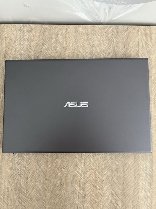 ASUS VivoBook 15