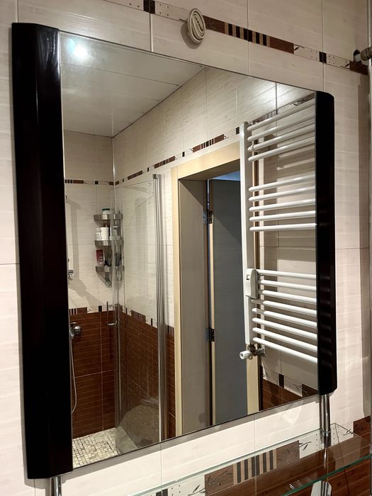 Стъклена мивка с плот и огледало за баня + смесител