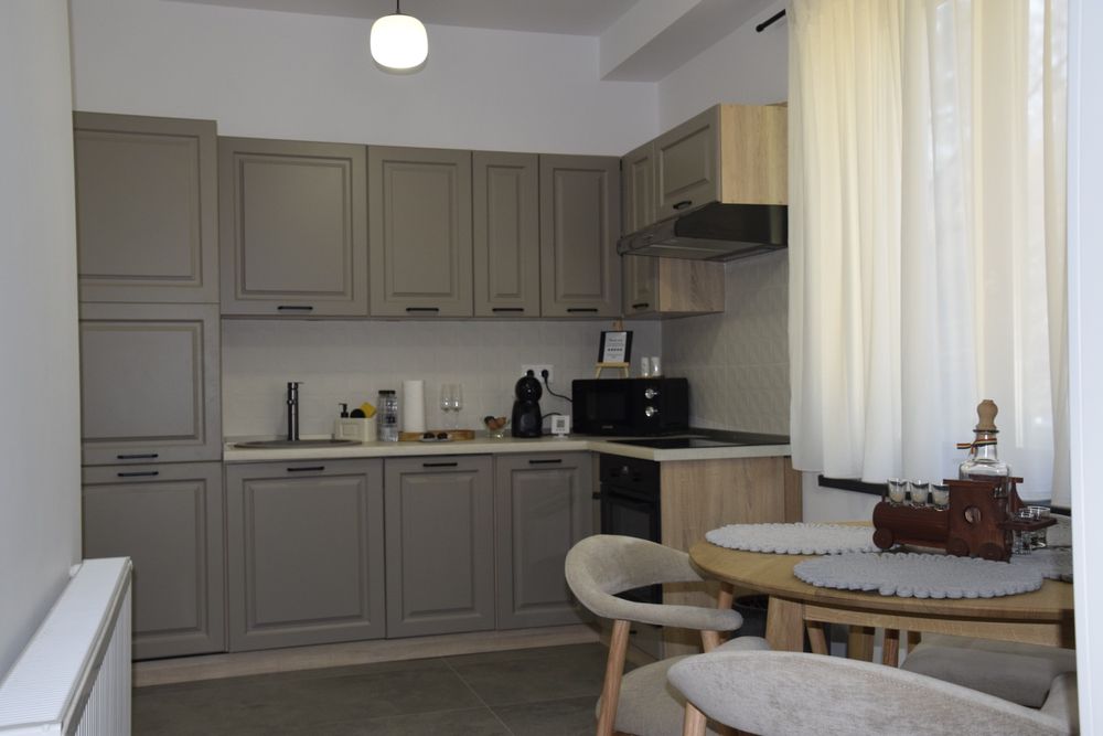 Inchiriez casa în Parcul Regina Maria