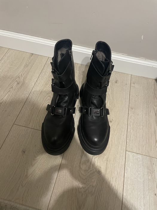 Черные зимние ботинки