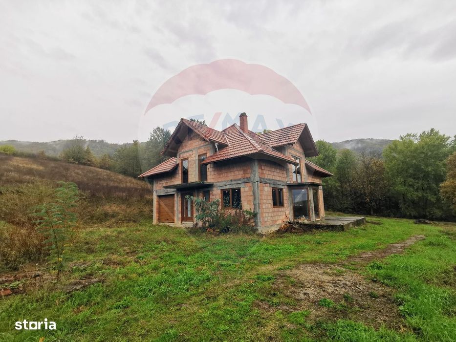 Casa noua de vanzare cu 6.400 mp teren in Copalnic Manastur