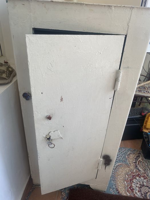 Сейф металлический