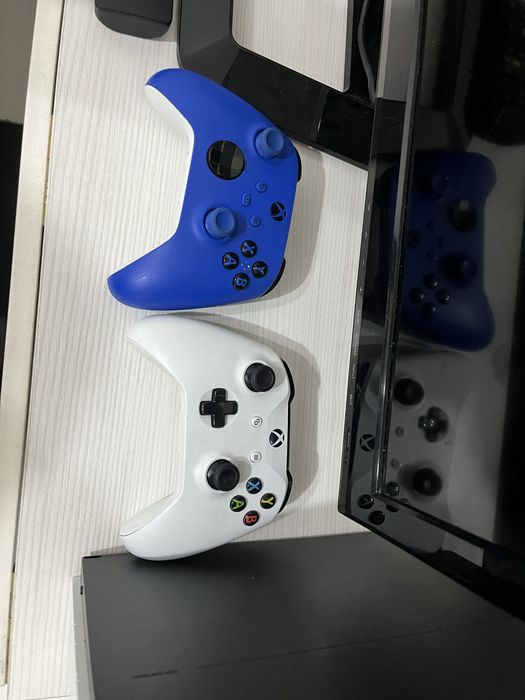 Продам Xbox one s на 1 ТБ СРОЧНО!