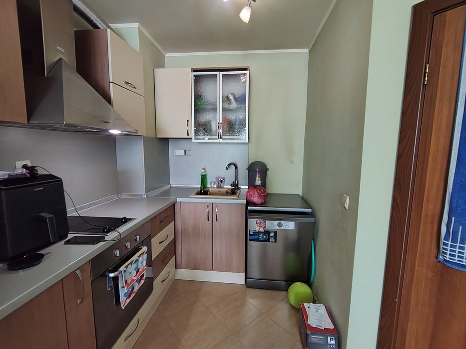 Кухня , котлони , фурна и аспиратор