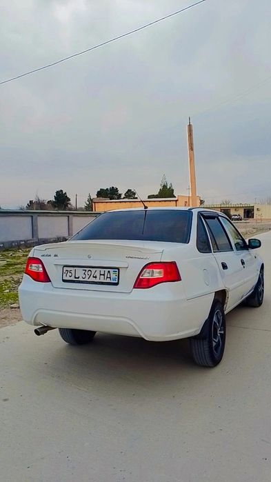 Nexia 2 1.6 sotiladi