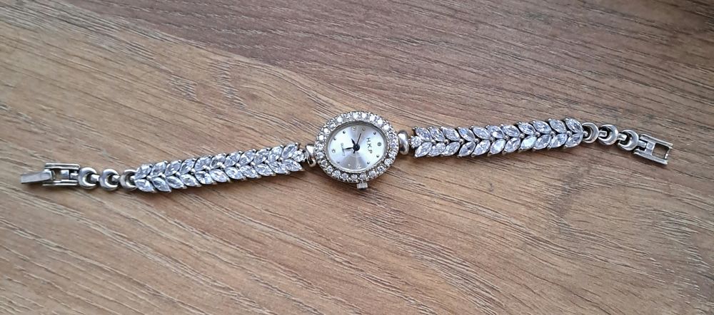 Vând ceas de argint, brățară mica
