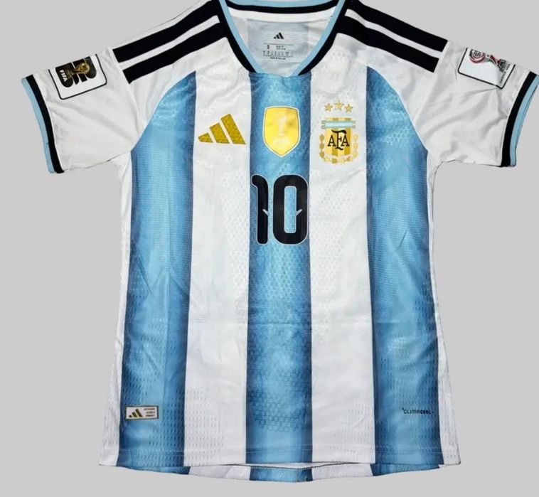 Vând tricouri cu Argentina cu Messi