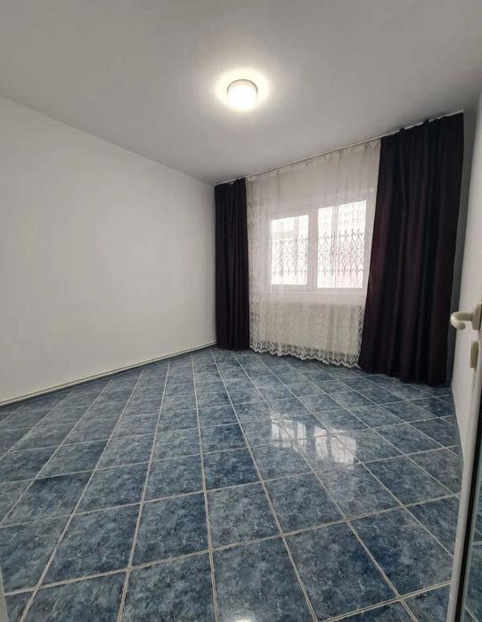 Vânzare apartament 3 camere transformat in 2 camere,in Micro 39A,pret negociabil!