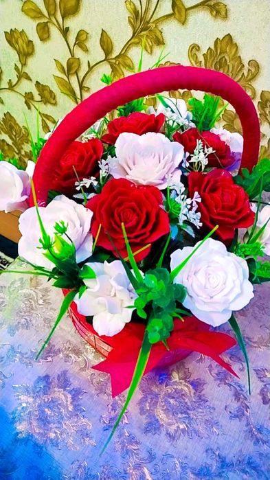 Sovundan tayyorlangan hush boʻy hidli atrgullar.