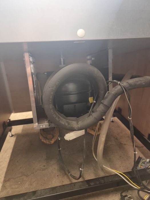 Raft vitrina patiserie cofetarie racit