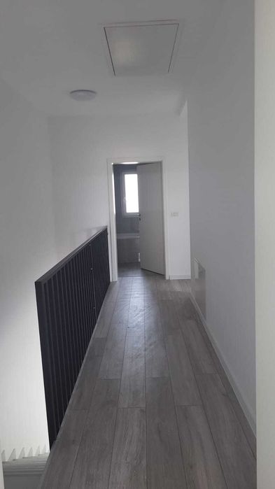 Inchiriez apartament intr-un Duplex, suprafata de 125 mp, 3 dormitoare, 2 bai, living, bucatarie, dressing, camera tehnica, zona Mosnita Veche,